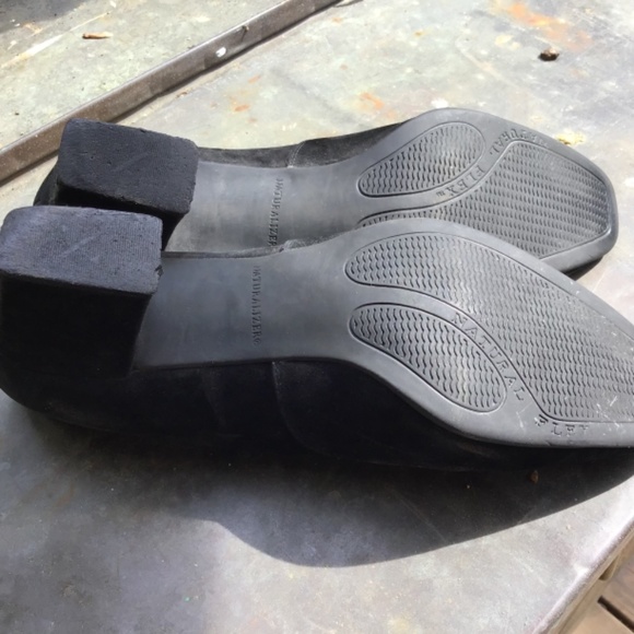 Black shoe -great base for creative makeover - Picture 2 of 4